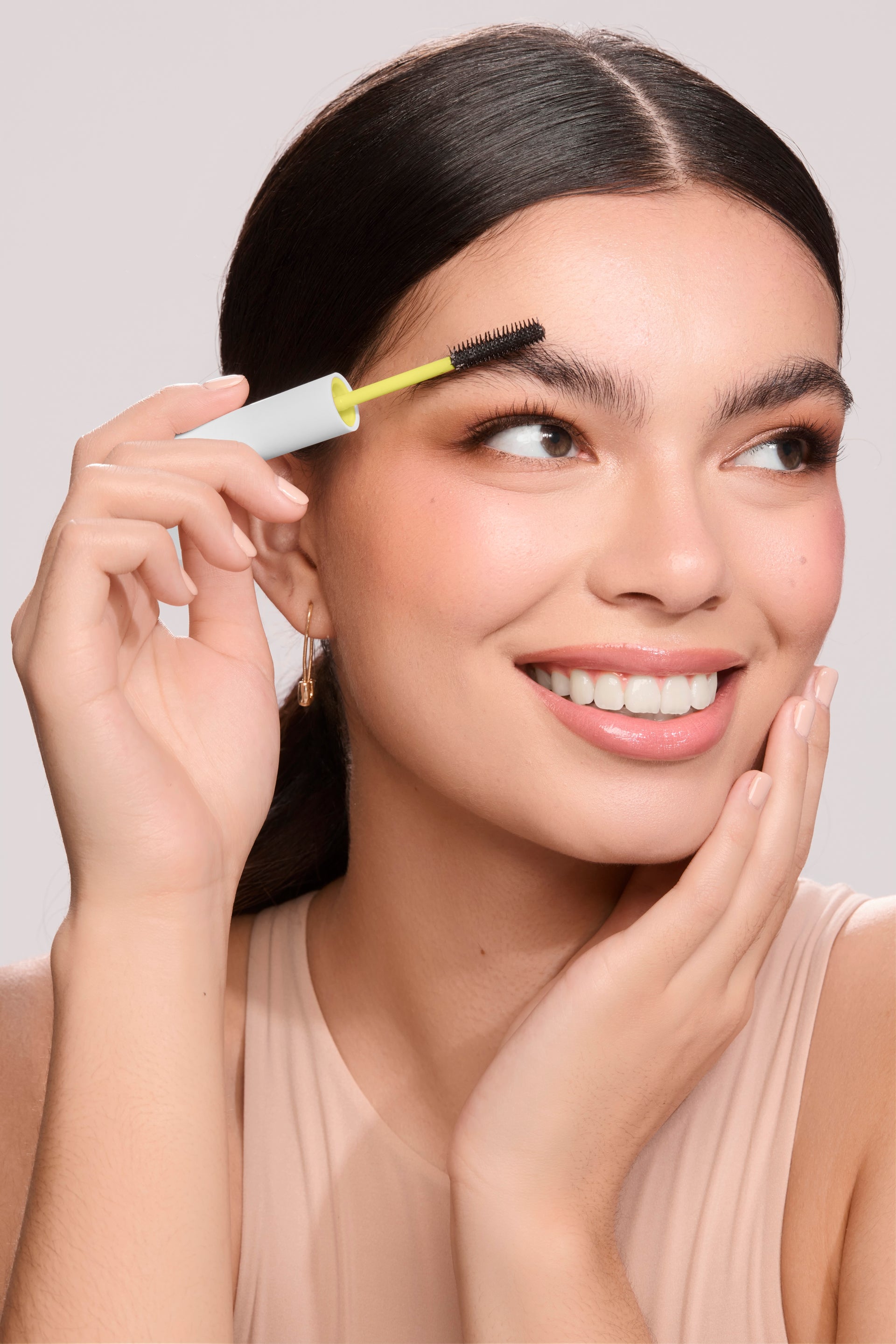 model applying mane stage