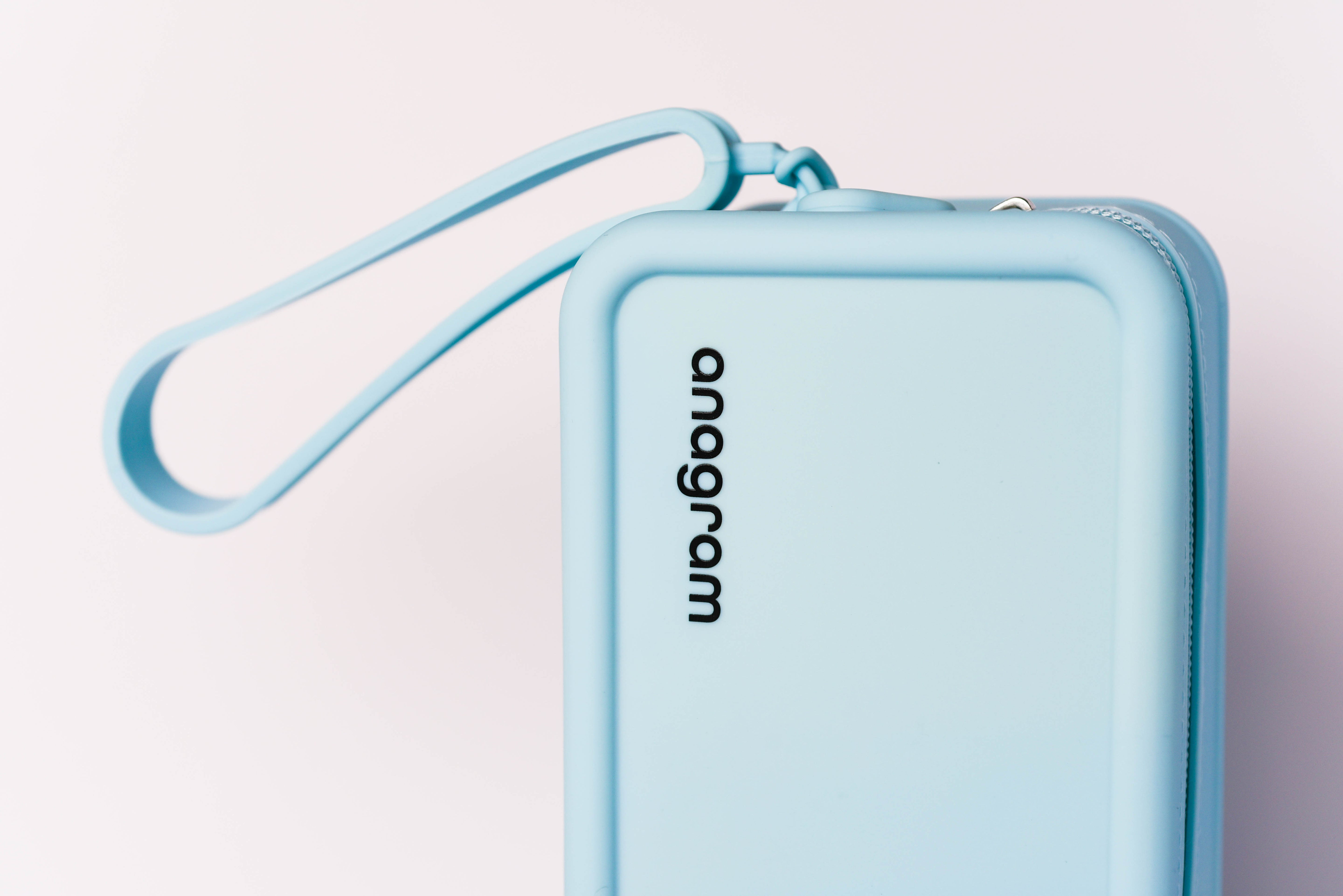 The Everywhere Silicone Makeup Bag